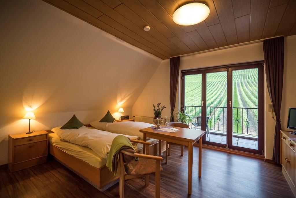 Weingut Peifer Apartment Трабен-Трарбах Стая снимка