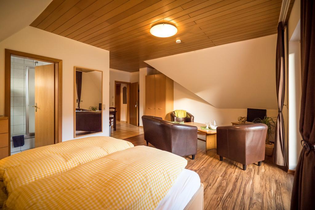 Weingut Peifer Apartment Трабен-Трарбах Стая снимка